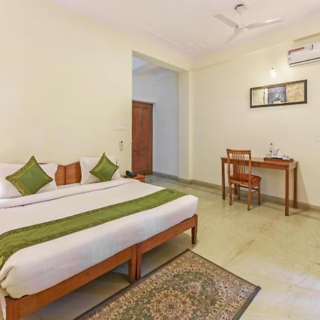 Hotel Treebo Trip The Nest Corporate Greater Noida Exterior foto