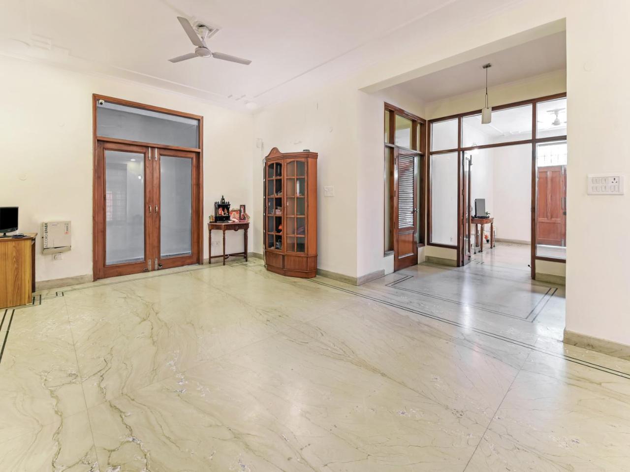 Hotel Treebo Trip The Nest Corporate Greater Noida Exterior foto