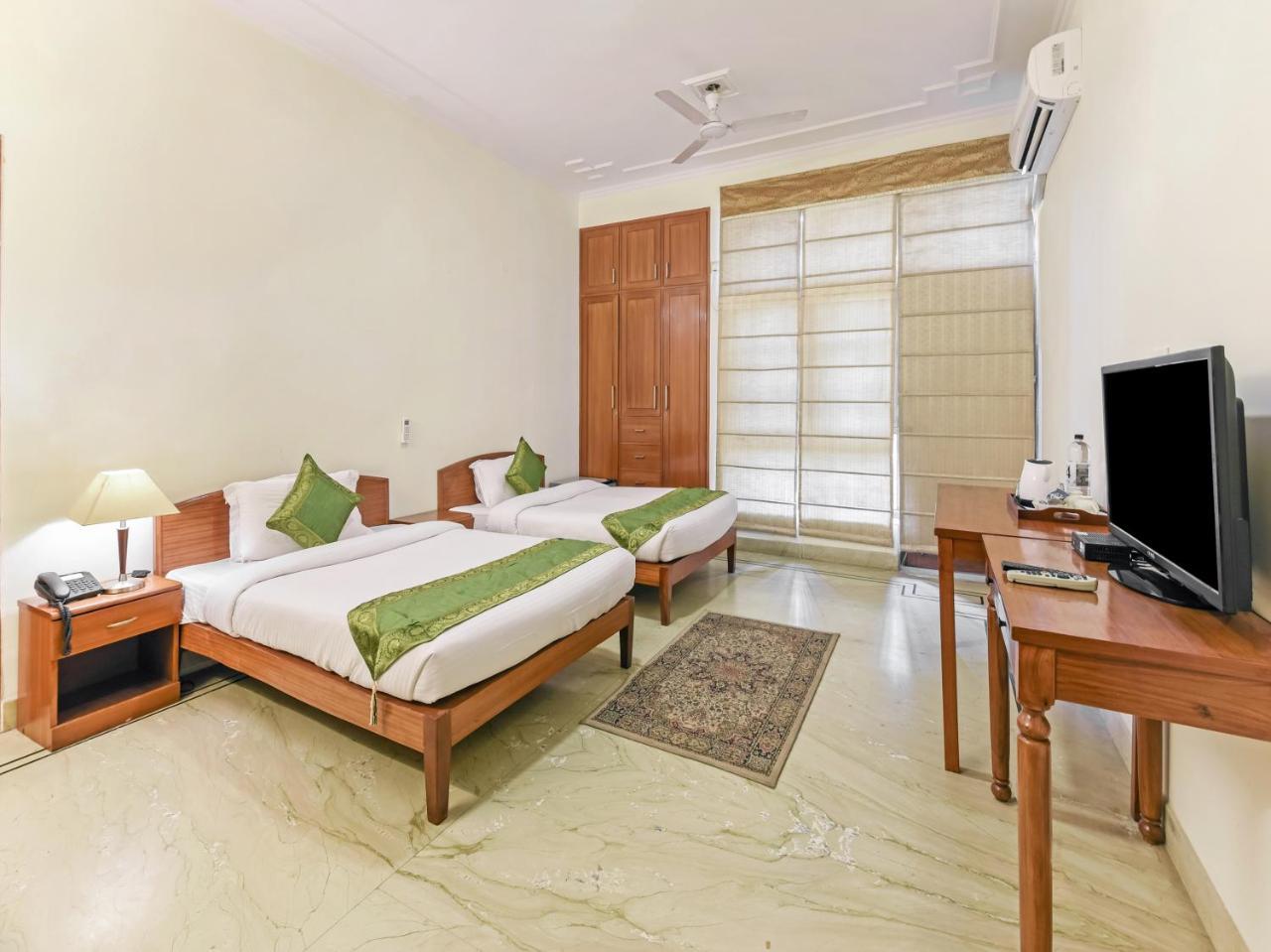 Hotel Treebo Trip The Nest Corporate Greater Noida Exterior foto