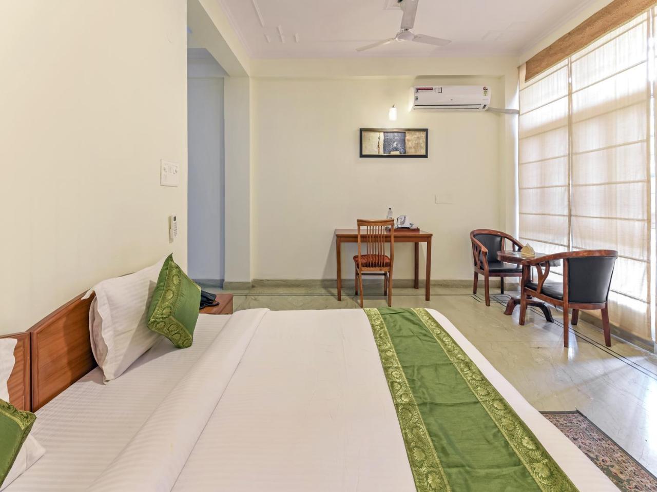 Hotel Treebo Trip The Nest Corporate Greater Noida Exterior foto